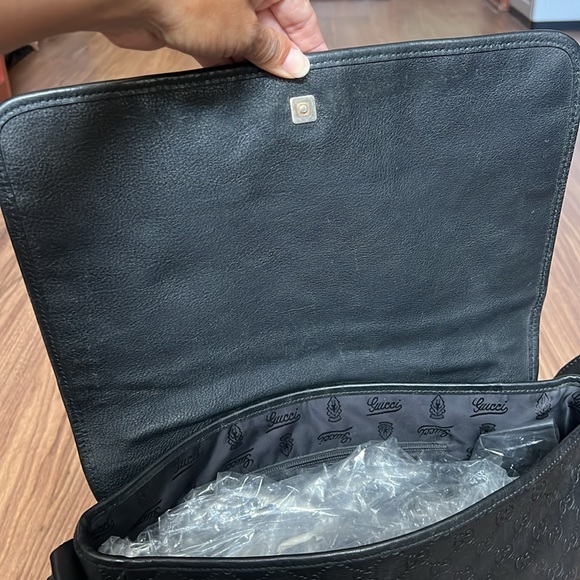 A229 - 💯 % authentic Gucci messenger crossbody bag - Picture 9 of 16